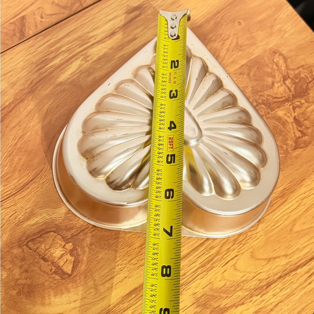 Heart-Shaped Baking Mold Cake Tin Vintage - Picture 4 of 6